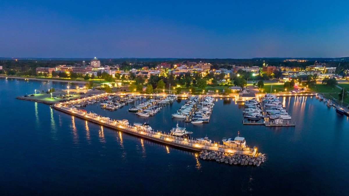 connectmeetings's tweet image. Host your next meeting in Traverse City, where Lake Michigan views meet 140,000+ sq. ft. of meeting space, 5,000+ rooms, seven full-service meeting properties, and easy flights from 20 cities. Big or small, we’re ready to welcome your event! #MeetInTC
traversecity.com/meetings/