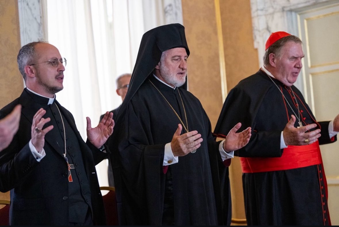 frevagoras's tweet image. Archbishop @Elpidophoros greets Pope Leo today at Castel Gandolfo!
“Today, we stood before His Holiness Pope Leo XIV as pilgrims, journeying together along the spiritual path of healing and reconciliation.”