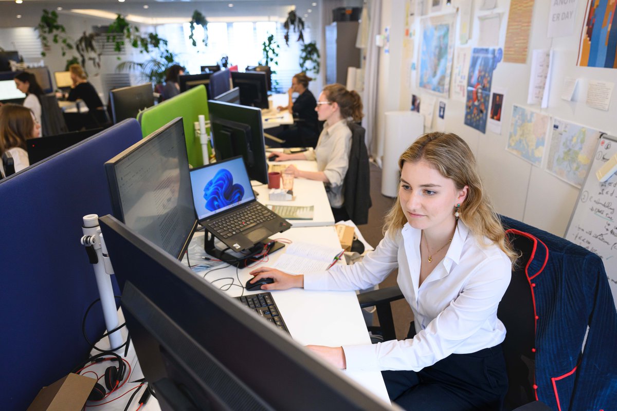 Laatste stagedag voor Prinses Elisabeth! 👋
💡 7 weken lang was ze deel van het team van Bruegel, een onafhankelijk onderzoekscentrum in Brussel, gespecialiseerd in onderzoek naar (Europees) economisch beleid.