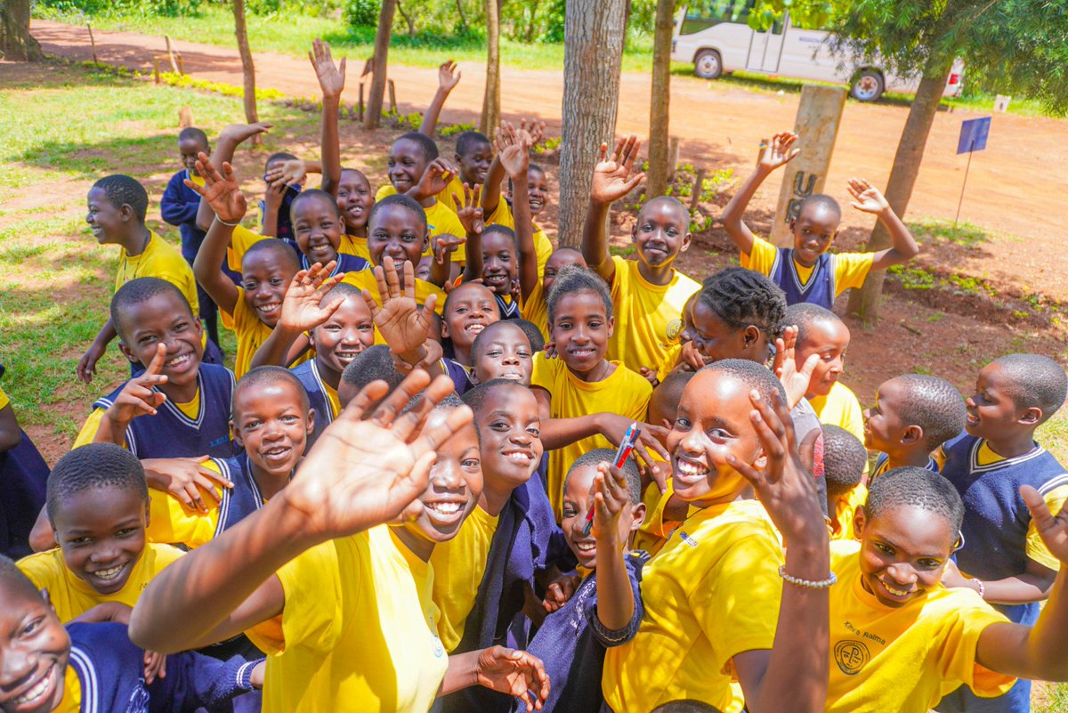 G4ClimateAction's tweet image. Today we are throwing it back to our incredible #orchard week!🌲 Here,we planted fruit trees because they are better carbon sinks, they contribute to food security in schools and they act as shades for the kids to play and learn.
Plant a tree today! #RestoreYourOrchard
#GMP