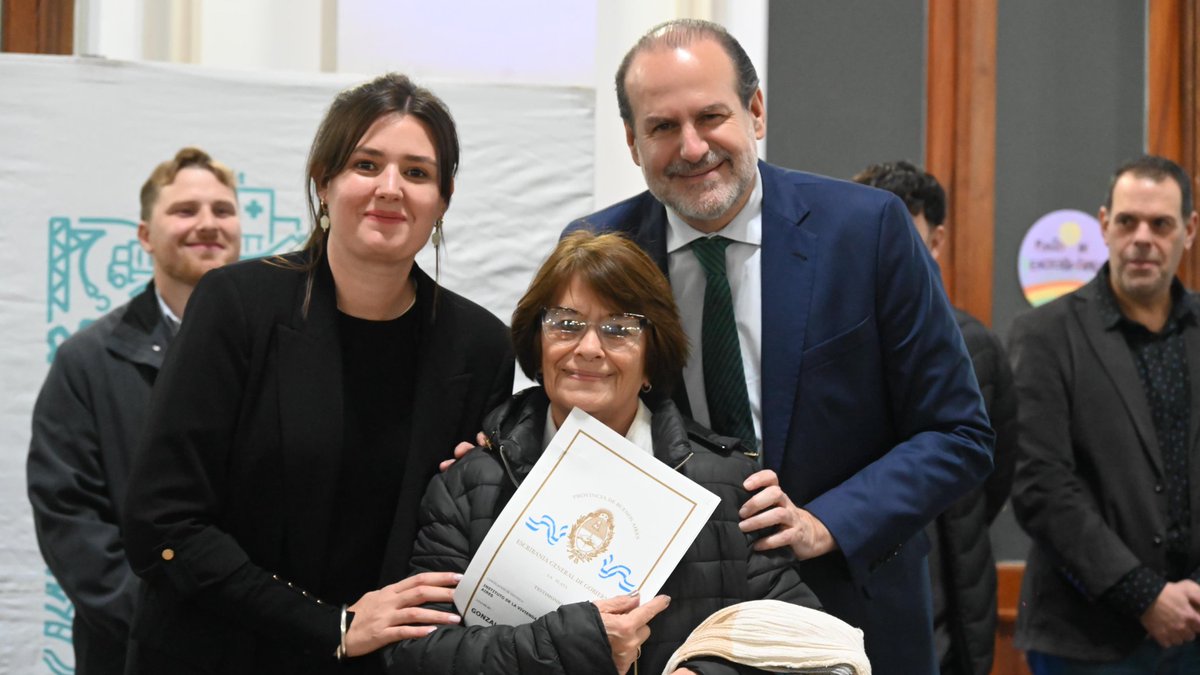 📝  ¡Más de 200 sueños cumplidos! 

Con inmensa emoción, junto al Ministro <a href="/juanmmena/">Juan Martín Mena</a>, entregamos 249 escrituras a familias bahienses que anhelaron durante décadas contar con el título de propiedad de su vivienda.