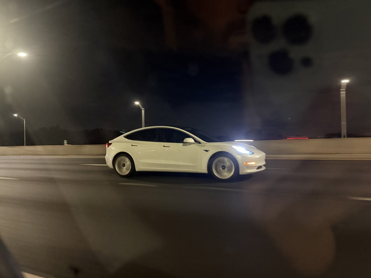 TheRealDriiZZy's tweet image. My cousin Broward has wanted to get a Tesla since 2019 but hasn’t been in a position to make it happen until yesterday.
He traded his 2008 Ford Explorer sport Trek for a 2018 Tesla Model 3 for only $1000 out of pocket for the tesla🤯🤯
So happy to welcome him to the @Tesla…