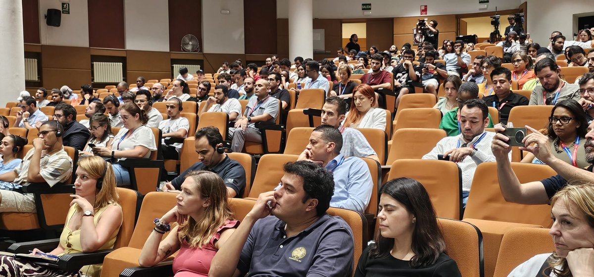 INCIBE's tweet photo. 🎤 En el marco del #CSBC2025, Miriam Verde, secretaria general de INCIBE, ha abierto el #Cybersecurity Talent Summit con una ponencia sobre el desarrollo de proyectos de #TalentoCiber y su importancia.

🌐 Impulsar capacidades es clave para el futuro de la #ciberseguridad. https://t.co/OeSUIo7dfJ