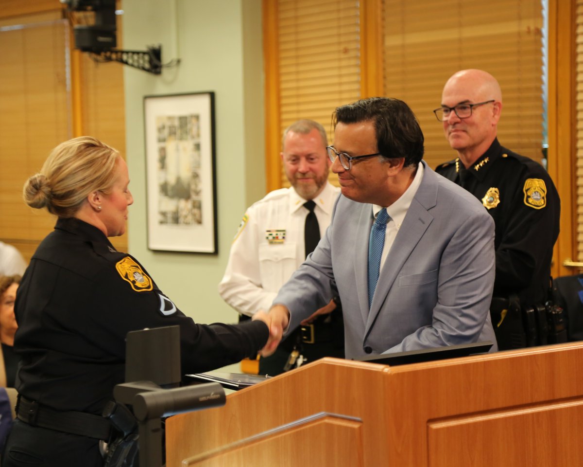 TampaPD's tweet image. Congrats to our July 2025 Officer of the Month, Detective Hope Dauphin!
Since 2022, she’s led major fraud cases in the Economic Crime Unit and mentors new detectives. Her leadership and compassion make a lasting impact. Congrats, Detective Dauphin!