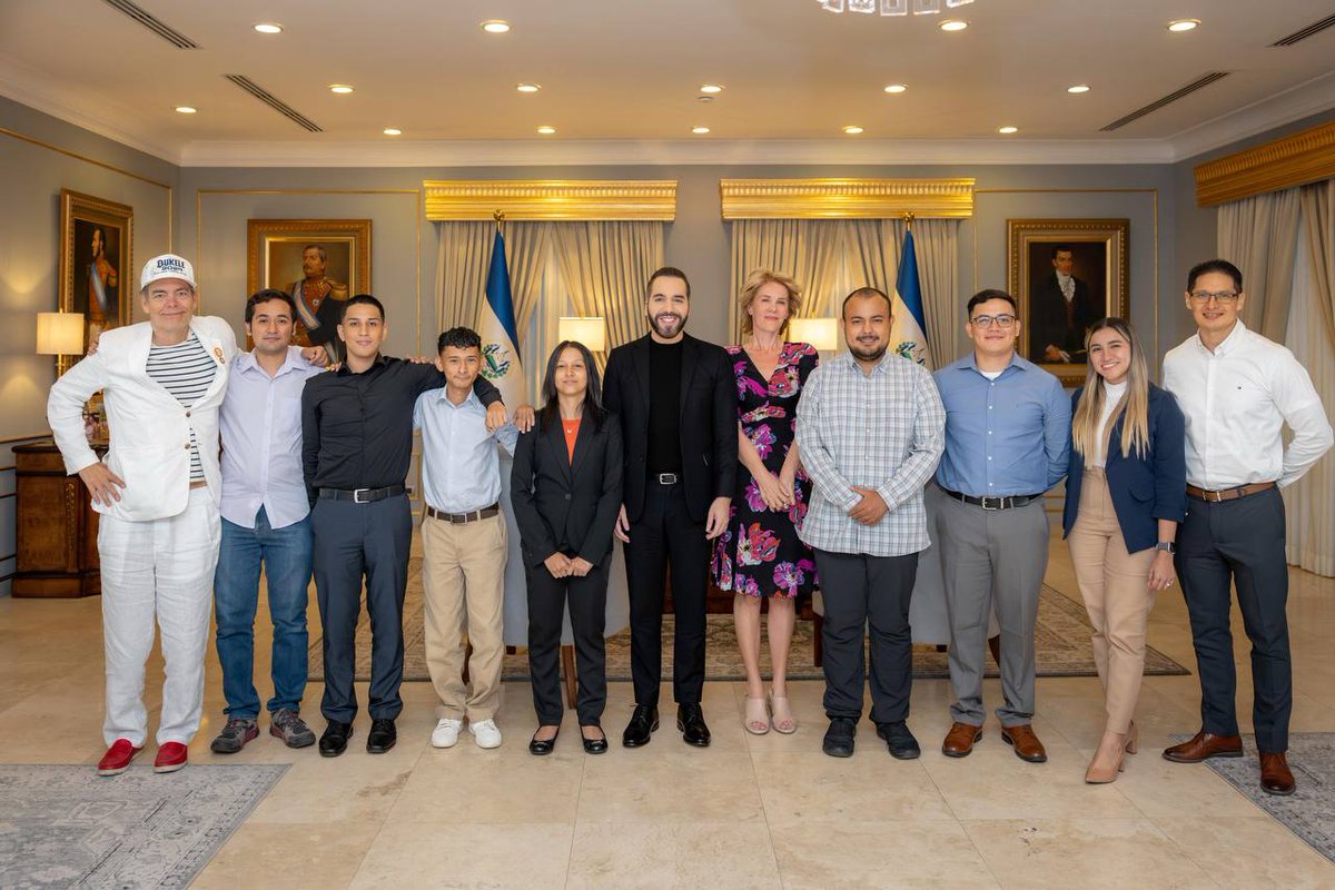 Cris_STEM's tweet image. Our team's vision for El Salvador's #Bitcoin future, shared with @nayibbukele. Thanks to @stacyherbert (@bitcoinofficesv) for driving @cuboplus & @cubo_ai. Appreciate @planb_network's invaluable support. El Salvador builds its future with vision & discipline! 🇸🇻 #BitcoinIsFreedom
