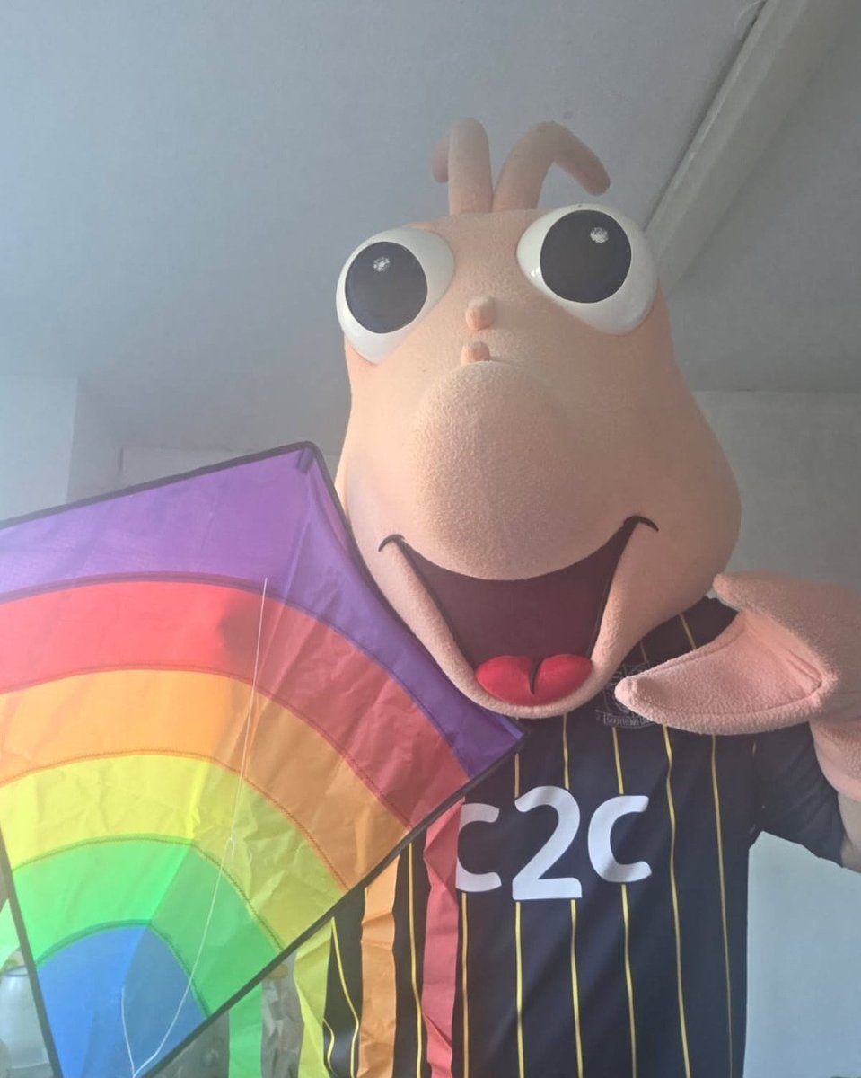 shrimp_sammy's tweet image. Tomorrow im attending the book launch at rootshall 💙 7pm
Saturday im doing some litter picking on the beach with 2 wonderful organisations, come & join in. 10am
I'll be flying my kite on the beach ⛱️ ill be opposite the roslin hotel if u want to come & grab a picture 📸 11am