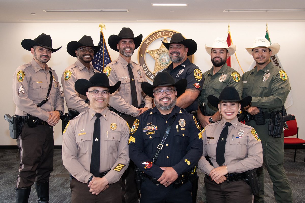 MiamiDade_SO's tweet image. Join us in congratulating the graduates of MDSO’s Multi-Agency Mounted Patrol School #3:
• MDSO Captain Julian Moreno
• MDSO Deputy Jorge Perdomo
• MDSO Deputy Ana Chavez
• @NorthMiamiPD Sgt. Yosbel Llerena
The graduates are now certified Police Mounted Patrol Deputies…