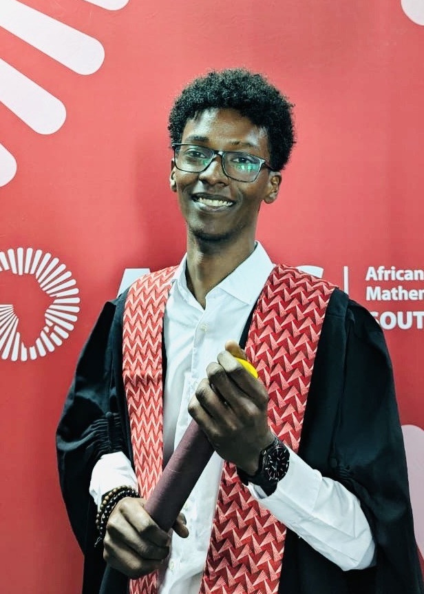 AIMSacza's tweet image. 🎓Huge congratulations to Omer Kamal Ali Ebead and Ayman Saeed, top achievers in AIMS South Africa’s 2024-2025 AI for Science Master’s stream! Africa’s future in AI is in great hands. #AIMSSouthAfrica #AIforScience #AcademicExcellence #STEMinAfrica