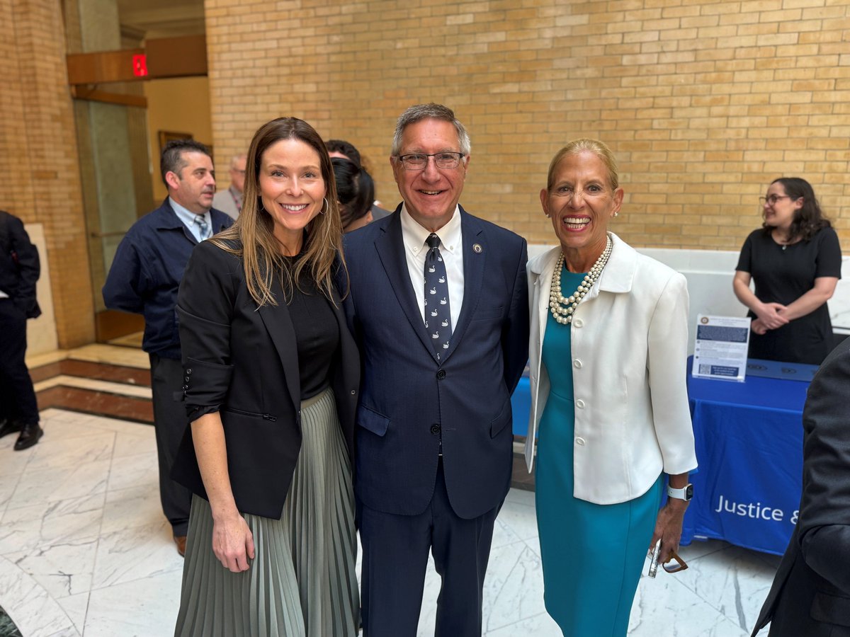 MassEOED's tweet image. Yesterday, Interim Secretary Ashley Stolba attended the Legislative Economic Development Exposition at the State House. Organized by the Joint Committee on Eco Dev &amp;amp; Emerging Technologies, Chairs Sen. @Barry_Finegold and Rep. @CaroleFiola, this event was a great opportunity to…