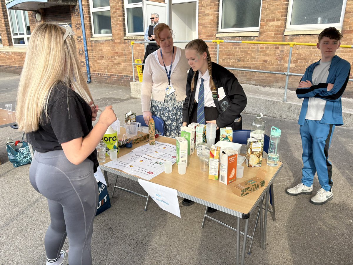 DerbyHighMaths's tweet image. Our team have been joined by our Maths Ambassadors for the garden party, come find us at stall 6 and enjoy a delicious Ratio Mocktail!

@derbyhighbury #gardenparty #getinvolved