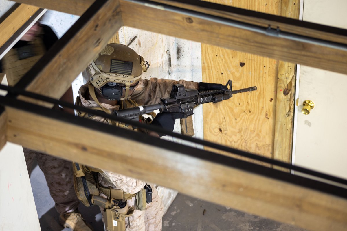 USMC's tweet image. #Marines with Marine Corps Security Forces Regiment execute an indoor live-fire room clearing exercise at Academi Training Centre, North Carolina.
During the Close Quarters Battle (CQB) course, students learn specialized marksmanship, tactics, and techniques used in CQB…