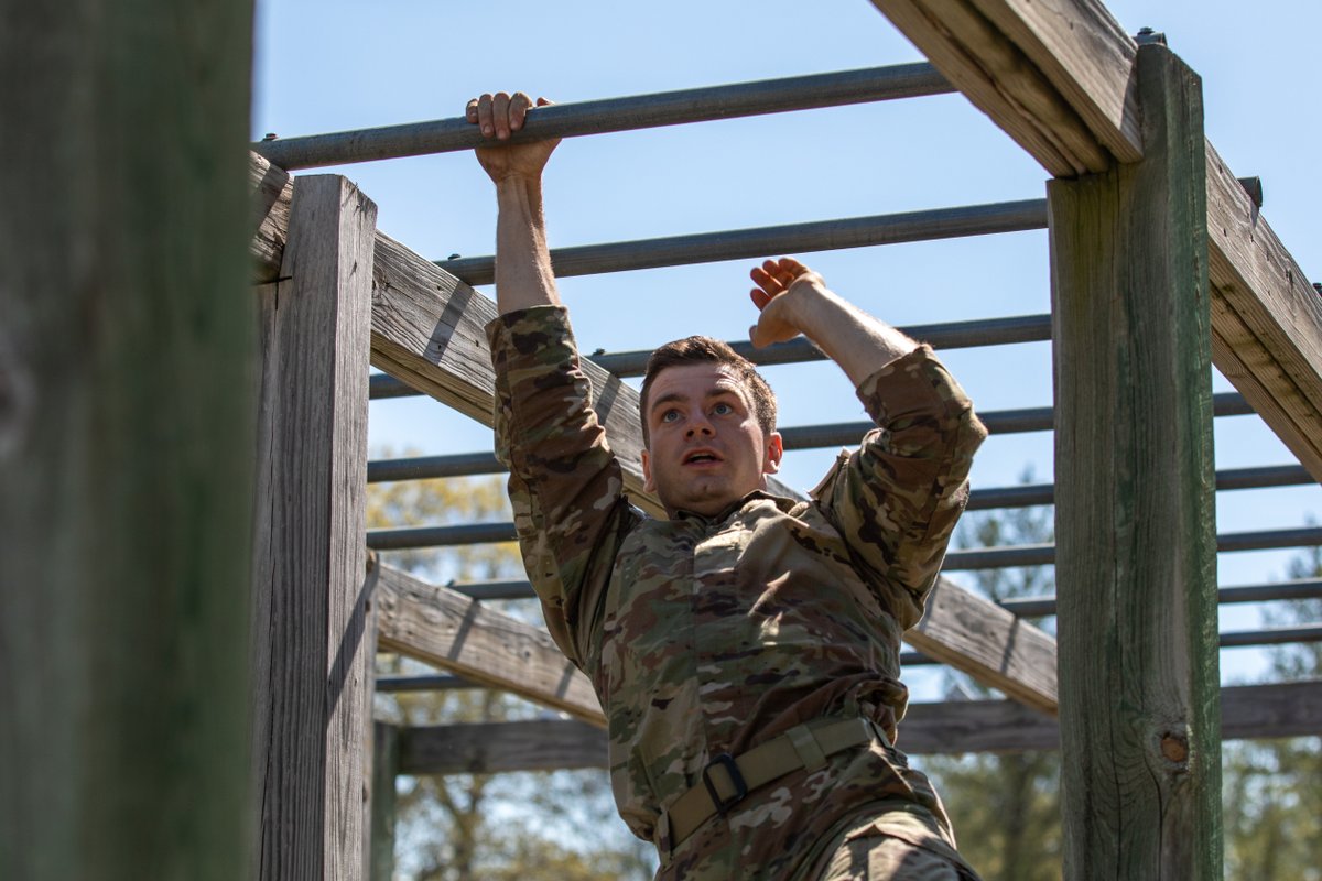 USArmyReserve's tweet image. An Army Reserve Best Squad competitor moves his way across the horizontal ladder during the obstacle course event at Fort McCoy, Wisconsin, May 12, 2025.
📸: Staff Sgt. Mikayla Fritz