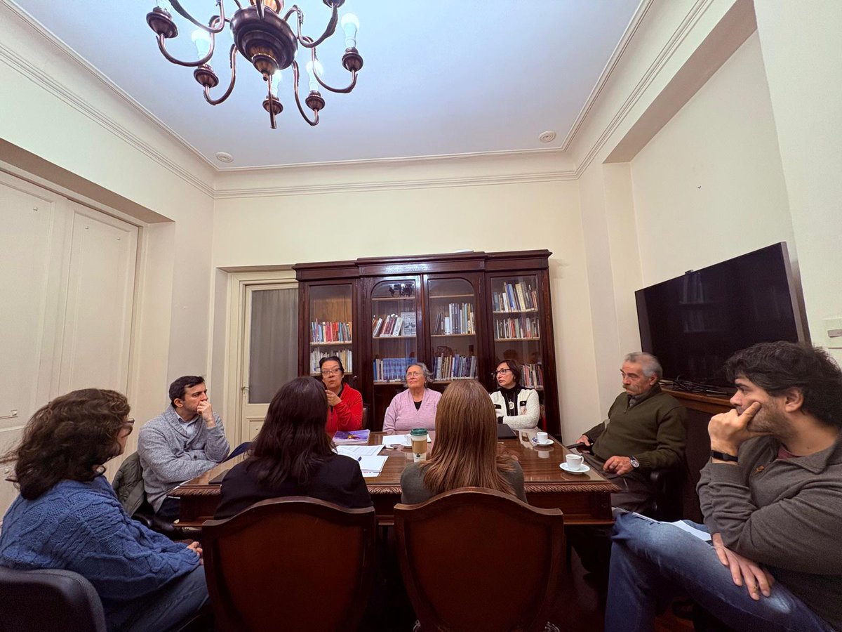 Pasado_Reciente's tweet image. 📂 La SDHPR reunió a Familiares, INDDHH y MI para coordinar cómo continúa la digitalización y posterior descripción de los documentos de la EX-DNII.
Seguimos trabajando por Memoria, Verdad y Justicia.
#PasadoReciente #MVJ