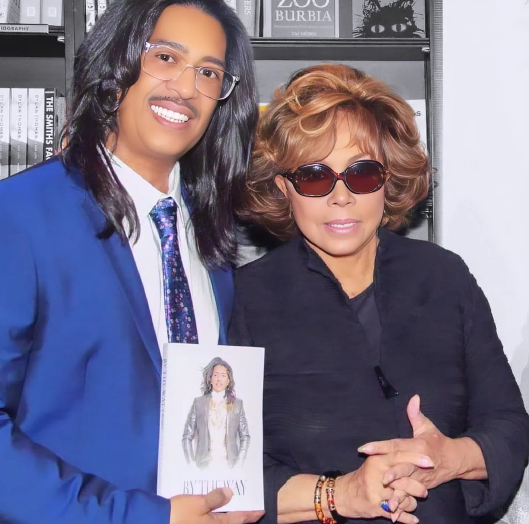 ElginCharles's tweet image. A Happy Heavenly Birthday to my industry mother, Diahann Carroll. ✨👑💛✨

Ms. Carroll insisted on assuming the role of ‘bonus mom’ when my actual mother passed away [tragically] while I was on my honeymoon in Paris. Not only was she a tremendous talent, pioneer, bonafide legend…