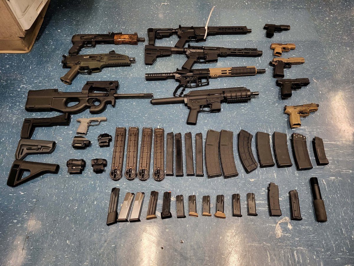 OFOEAC's tweet image. CBP officers seized 12 weapons and 28 magazines at the Bridge of the Americas in El Paso, TX. These types of enforcement actions are a testament to our frontline's dedication to securing our borders. Great job! #OFOProudus go.dhs.gov/wtR