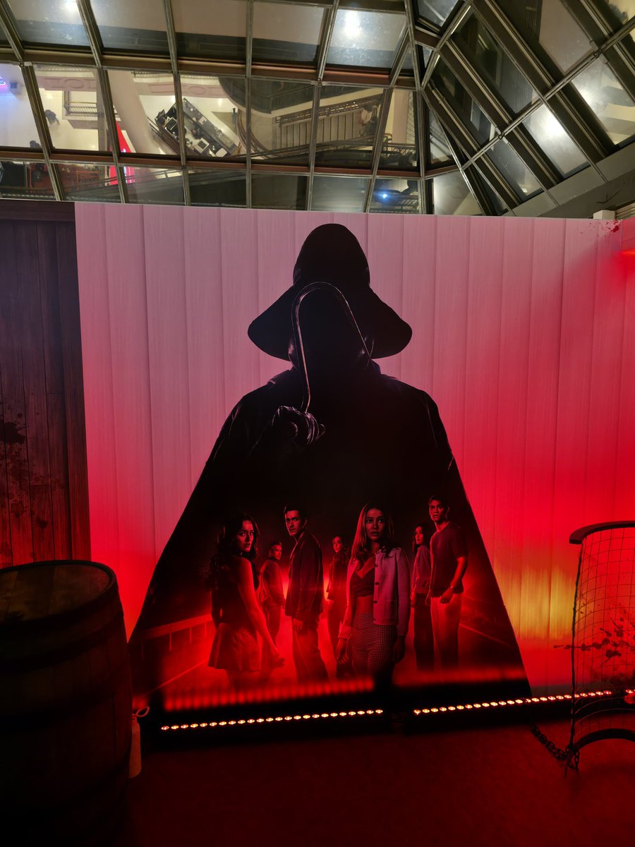 Assisti o novo "Eu sei o que vocês fizeram no verão passado" e senti falta de ver uma Julie mais badass, enfrentando o vilão
... Senti que ela foi mal utilizada, parecia mais uma figuração de luxo... Tirando essa parte, ao todo, é um filme legal, vale pela nostalgia.