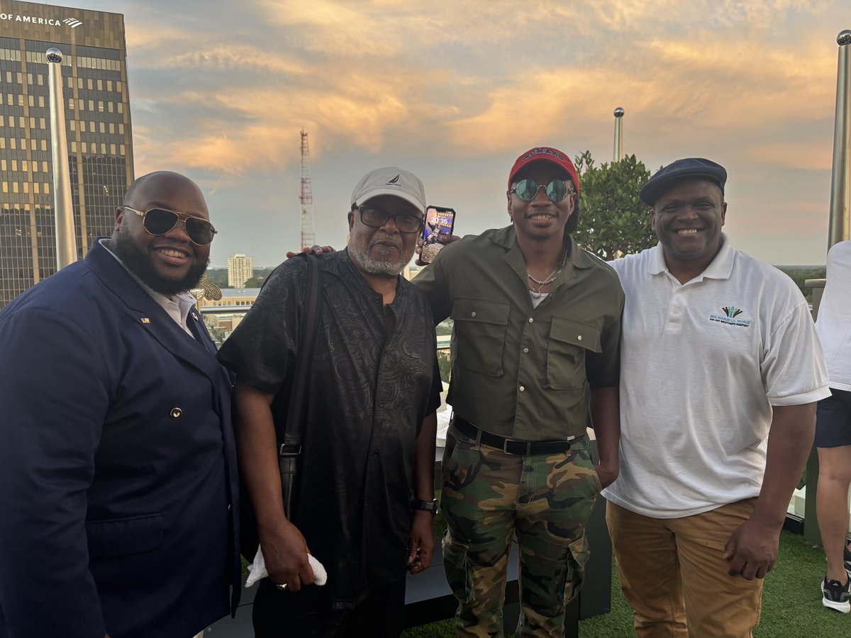 jstroudbhlh's tweet image. When mentors come together, we create space to grow, reflect, and pour into one another. 🌱 Together, we’re strengthening our impact on the next generation.

#MentorshipMatters #Leadership #CommunityBuilders
