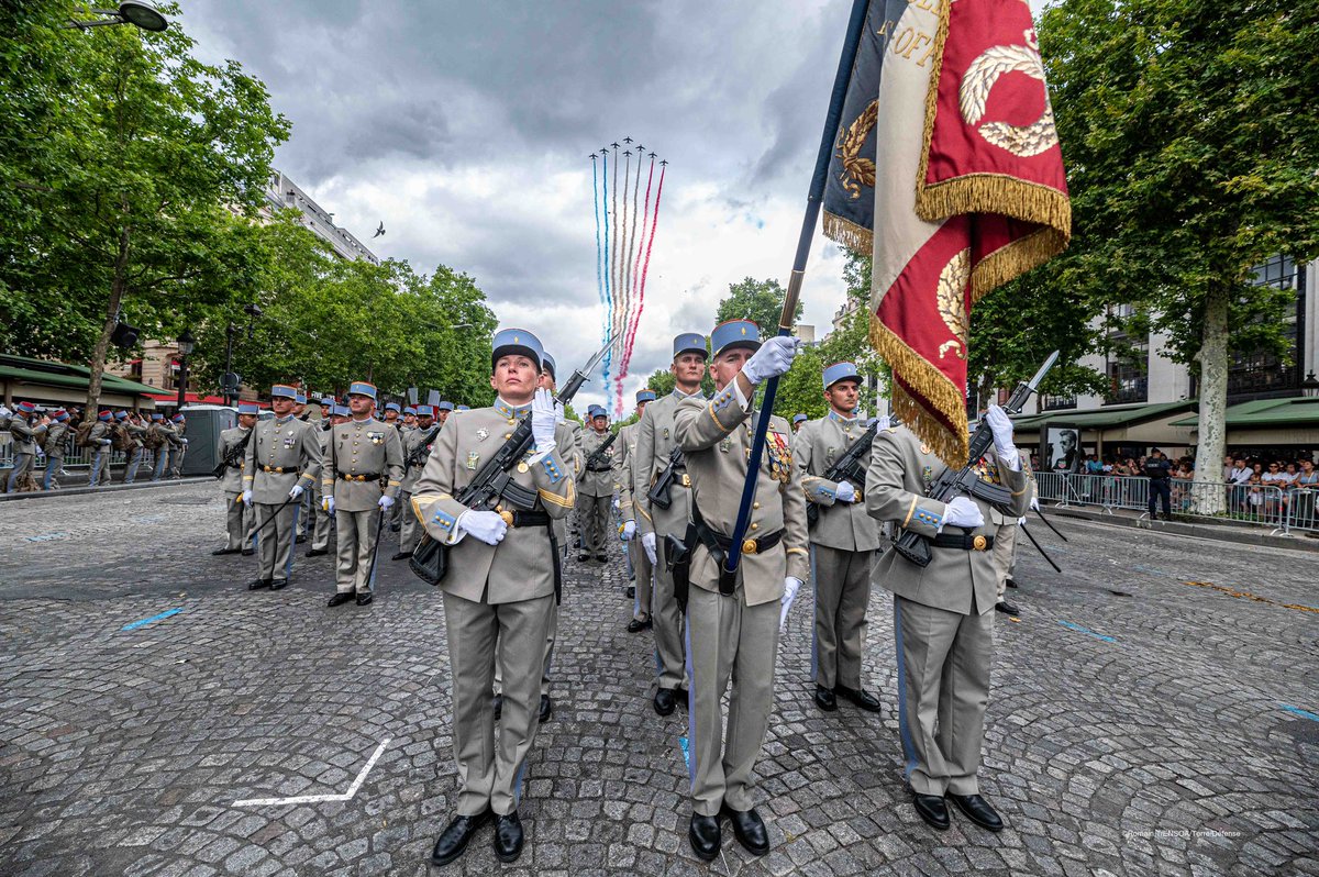 DRHATofficiel's tweet image. 🇫🇷 Fierté, engagement, excellence : les écoles militaires à l’honneur ce #14Juillet !
Sur les Champs-Élysées, les jeunes engagés de l’@armeedeterre ont porté haut les couleurs de la France.
Discipline, cohésion et rigueur incarnées par :
🔹 L’Ecole Militaire Préparatoire…