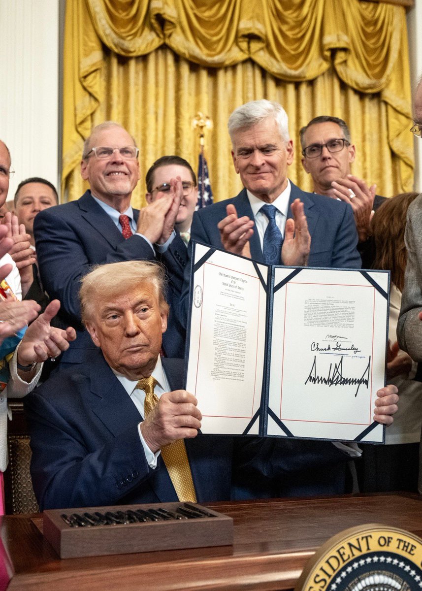 SenBillCassidy's tweet image. Standing with President Trump to HALT fentanyl and MAKE AMERICA SAFE AGAIN!🇺🇸