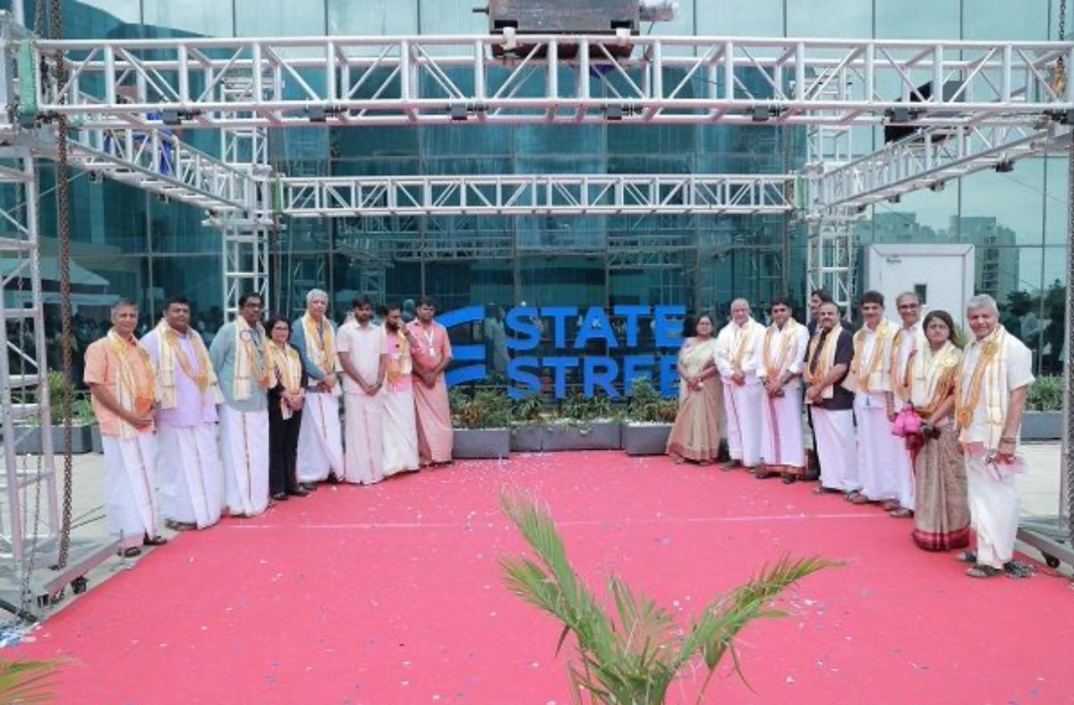 Few weeks after inaugurating its Global Capability Centre (GCC) in Chennai, Financial Major 🇺🇸State Street has opened a new 210,000 Sq.ft Facility across 4 floors at India Land Tech Park in Coimbatore with employment potential for ~2,400 people... #InvestInTN #GCC 👩‍💻