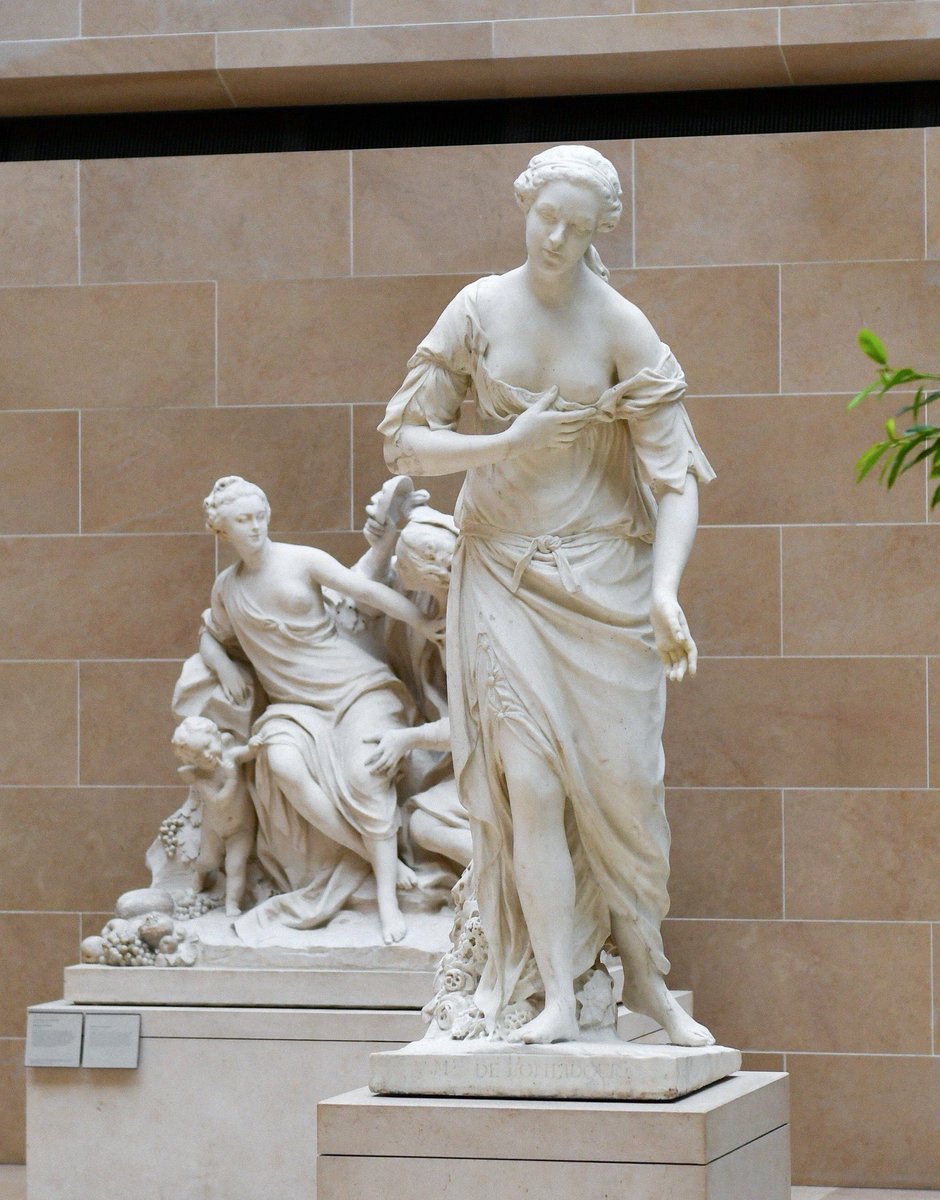 MuseeLouvre's tweet image. #LouvreALaLoupe/#LouvreDetails
🇫🇷 Inspectons les œuvres du musée avec #LouvreALaLoupe ! Aujourd’hui, focus sur cette sculpture de Jean-Baptiste Pigalle représentant l’Amitié.
🌳 Commandée en 1750, la statue reproduit les traits de la marquise de Pompadour. Elle fut placée dans…