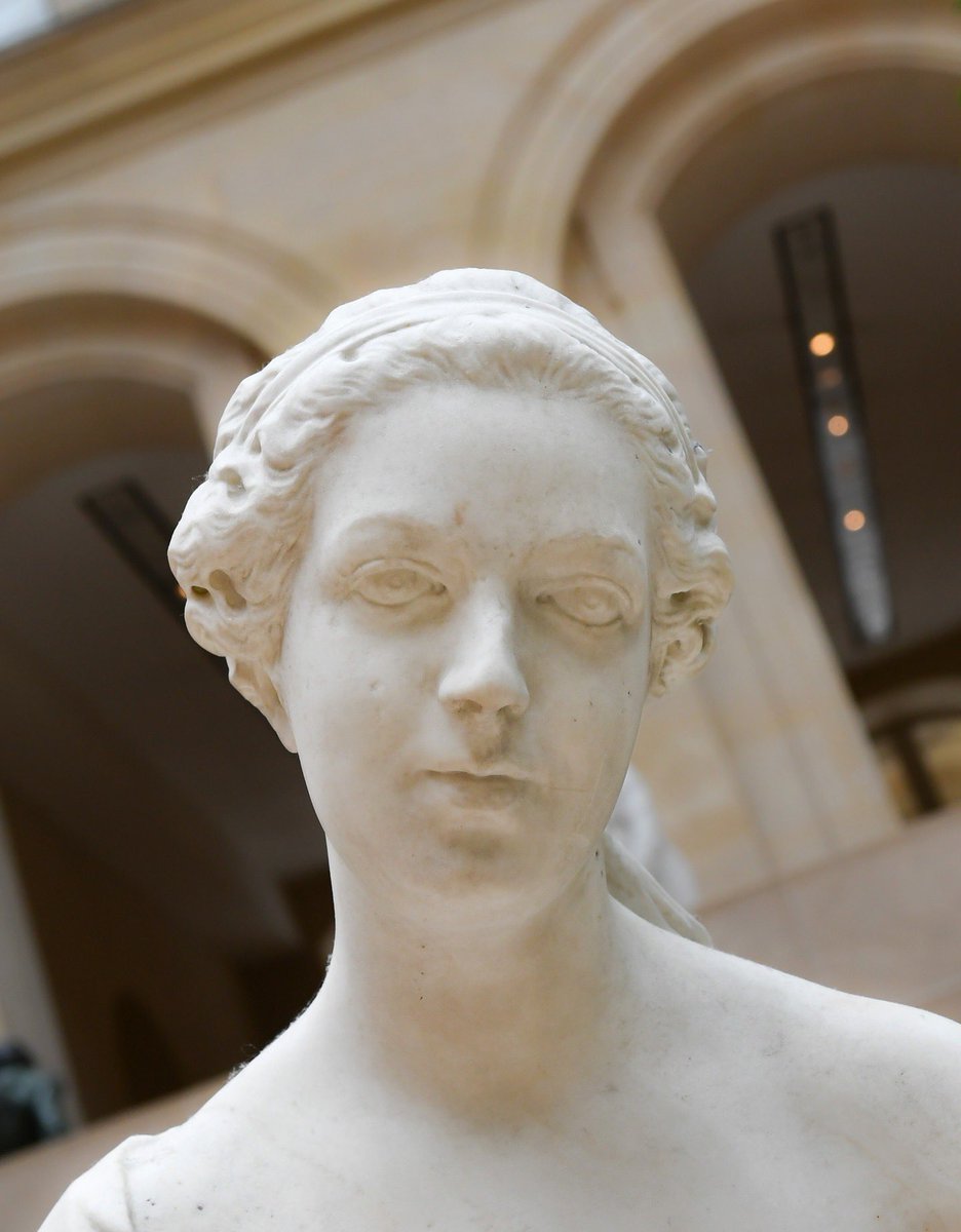 MuseeLouvre's tweet image. #LouvreALaLoupe/#LouvreDetails
🇫🇷 Inspectons les œuvres du musée avec #LouvreALaLoupe ! Aujourd’hui, focus sur cette sculpture de Jean-Baptiste Pigalle représentant l’Amitié.
🌳 Commandée en 1750, la statue reproduit les traits de la marquise de Pompadour. Elle fut placée dans…