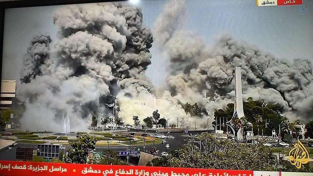 Dr_fathi_davood's tweet image. جنگ داخلی و هرج و مرج در هر کشوری در منطقه، برای اسراییل و غرب صرفه اش بیشتر است از حمله اسراییل به او، چون حمله مستقیم هم کشورهای منطقه را در تقابل با اسراییل قرار میدهد، هم نفرت به اسراییل و زمینه قیام را بیشتر میکند و عملا کمک بیشتری به ایجاد جریان مقاومت در هر کشوری میکند