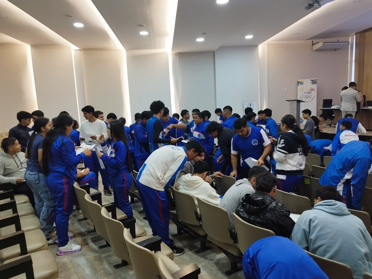 Iniciamos el Programa de Educación en Valores Olímpicos (PEVO) en la Universidad Técnica de Machala📚

Entre 70 estudiantes y 10 docentes de la carrera de Pedagogía de la Actividad Física y Deportes se sumaron a esta experiencia formativa que promueve los principios del