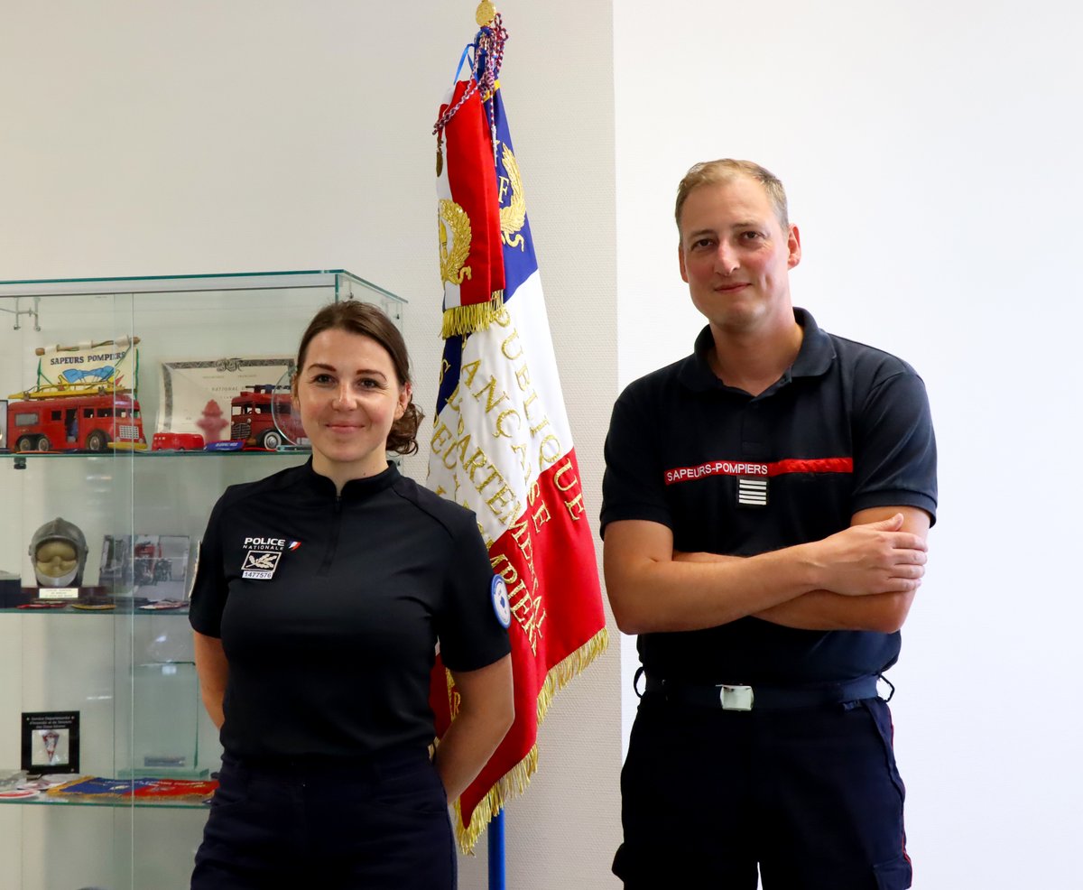 Sapeurs-pompiers de l'Aube 1⃣0⃣ (@sdis_10) on Twitter photo Cet après-midi, le colonel <a href="/RemyAndriot/">Rémy Andriot</a> a eu le plaisir d’accueillir Mme la Commissaire Roxane Amargil, nouvelle directrice départementale adjointe <a href="/PoliceNat10/">Police Nationale 10</a>
Une rencontre conviviale, marquée par une présentation du service d’incendie et de secours suivie d’une visite du CTA Cet après-midi, le colonel <a href="/RemyAndriot/">Rémy Andriot</a> a eu le plaisir d’accueillir Mme la Commissaire Roxane Amargil, nouvelle directrice départementale adjointe <a href="/PoliceNat10/">Police Nationale 10</a>
Une rencontre conviviale, marquée par une présentation du service d’incendie et de secours suivie d’une visite du CTA