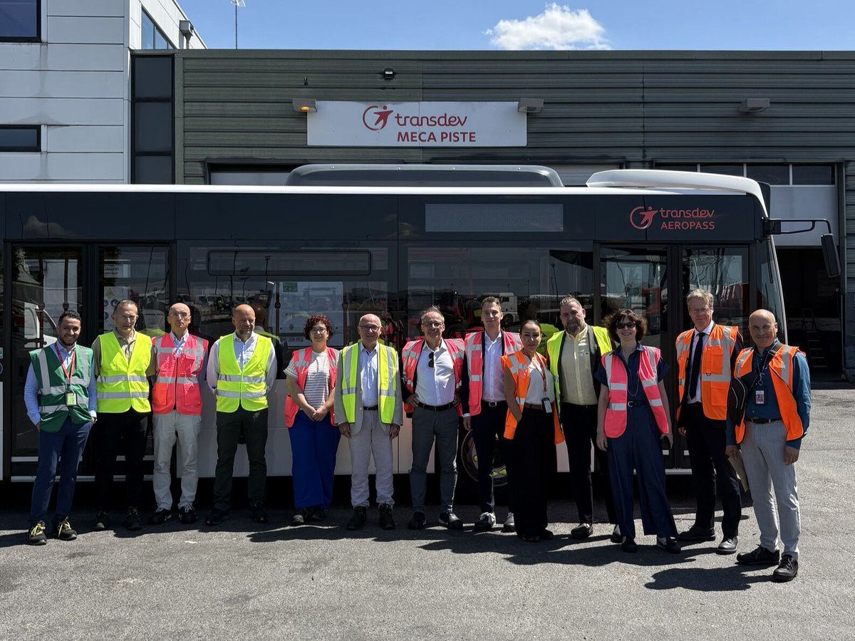 Transdev Île-de-France (@transdevidf) on Twitter photo 👥Les équipes BtoB et aéroportuaires de #TransdevIDF ont reçu la visite de la filiale <a href="/RhenusFrance/">Rhenus Logistics France</a> du groupe Rethmann sur la plateforme Roissy CDG
✈️Objectif ? Créer des échanges conviviaux afin de croiser les expertises et imaginer de nouvelles synergies dans nos activités ! 👥Les équipes BtoB et aéroportuaires de #TransdevIDF ont reçu la visite de la filiale <a href="/RhenusFrance/">Rhenus Logistics France</a> du groupe Rethmann sur la plateforme Roissy CDG
✈️Objectif ? Créer des échanges conviviaux afin de croiser les expertises et imaginer de nouvelles synergies dans nos activités !