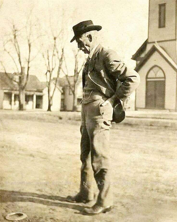 The Last Photo of Wyatt Earp, 1929 I bet he could tell you some Wild stories. Throwback Thursday ⏰️ ❤️ 🔥!!