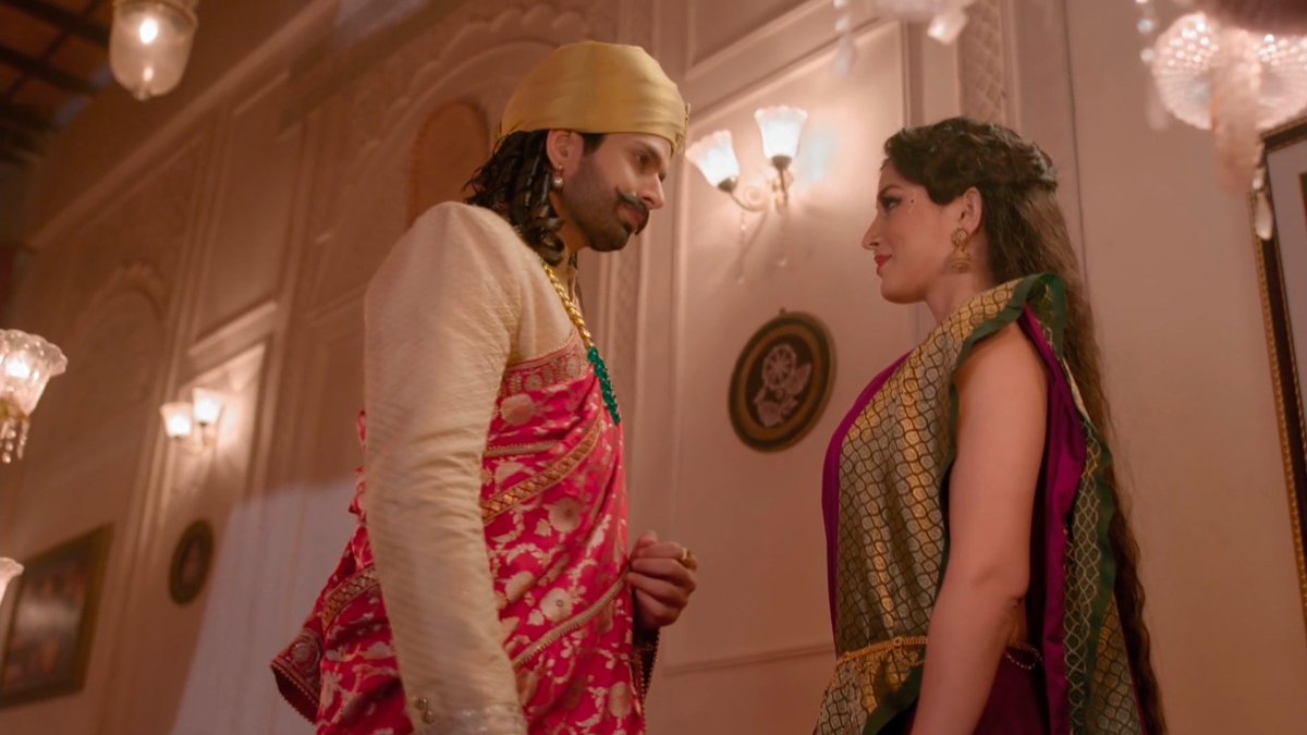 pather_pachali_'s tweet photo. Rudra Pratap & Madhumati have so much chemistry 🔥🔥 Rudra's intestine eye,Madhu's sweetness & the hug just lovely 🫠🤌🏻❤️
#RudMa ❤️🔥
#AamiDakini #HiteshBharadwaj
#SheenDass #HaSeen 💌✨ https://t.co/Kgpd41qp85