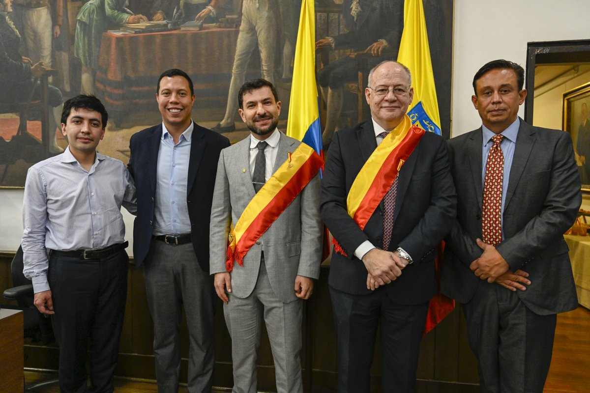 Pontificia Universidad Javeriana (@unijaveriana) on Twitter photo El <a href="/ConcejoDeBogota/">Concejo de Bogotá</a> le entregó ayer la Orden Civil al Mérito José Acevedo y Gómez a nuestro <a href="/RectorJaveriana/">Luis Fernando Múnera Congote, S.J.</a>, padre Luis Fernando Múnera Congote, S.J. en el grado de Gran Cruz (máxima distinción), y al decano de <a href="/pujingenieria/">Ingeniería Javeriana</a>, Diego Alejandro Patiño Guevara, en el grado de Cruz El <a href="/ConcejoDeBogota/">Concejo de Bogotá</a> le entregó ayer la Orden Civil al Mérito José Acevedo y Gómez a nuestro <a href="/RectorJaveriana/">Luis Fernando Múnera Congote, S.J.</a>, padre Luis Fernando Múnera Congote, S.J. en el grado de Gran Cruz (máxima distinción), y al decano de <a href="/pujingenieria/">Ingeniería Javeriana</a>, Diego Alejandro Patiño Guevara, en el grado de Cruz