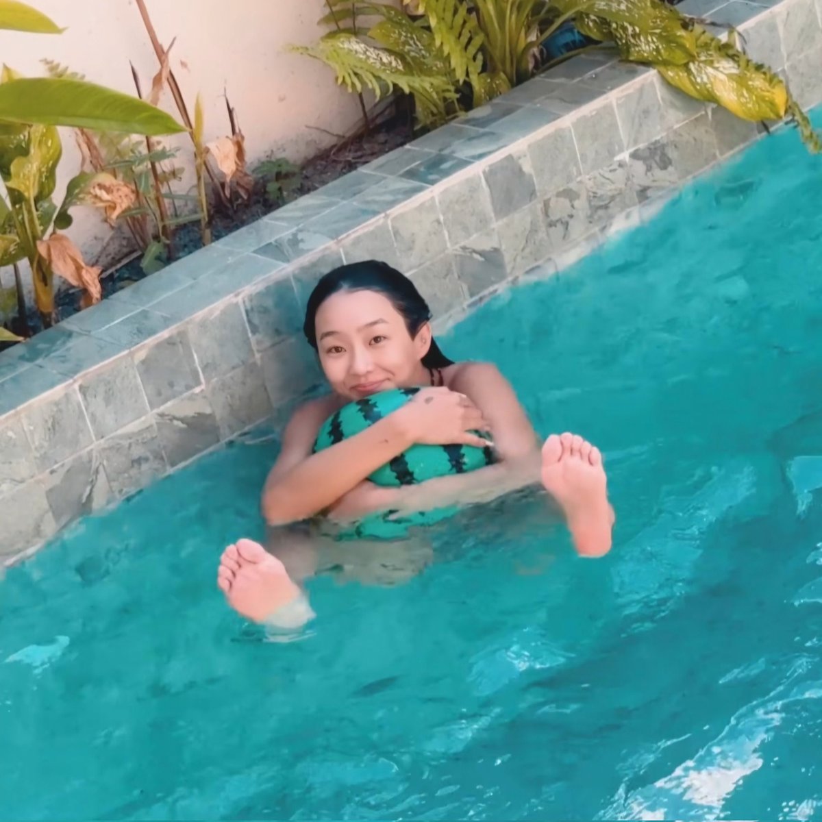 randomluvvvv's tweet photo. 🍉🌊 https://t.co/P3wbA4CR4l