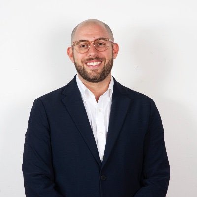 StoryTalks360's tweet image. YES! @NoahBallard will be speaking on October 5th @ the DGA Theater in NYC
Noah is a leading agent at Verve, representing top writers in #film, #TV and publishing, specializing in book-to-screen adaptations.
ABOUT NOAH ⬇️
storytelling360.com/noah-ballard
#writingcommunity #amquerying