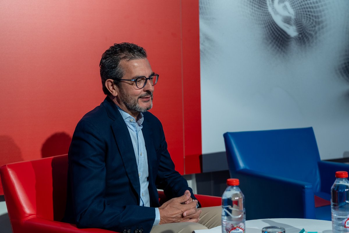 #Noticia | La XIX Jornada MEDES, celebrada en los #CursosVeranoUCM, defendió la necesidad de que la ciencia sea multilingüe para acercarla a la sociedad y reforzar su legitimidad. Investigadores y expertos coincidieron en que el español debe jugar un papel clave en la