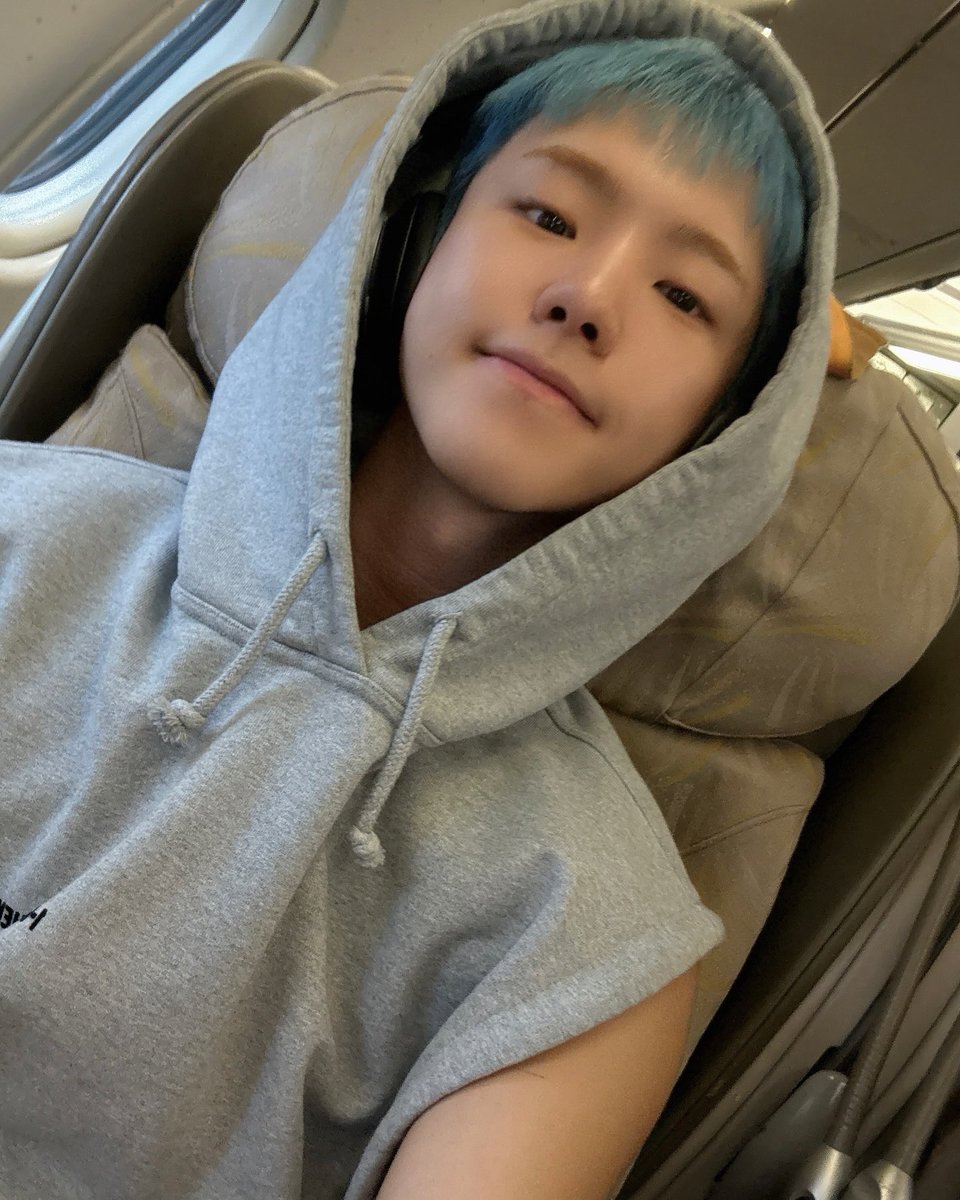 wonubliss's tweet photo. ho5hi_kwon  🩶💙👔 #호시 https://t.co/pnZSUP9gkC