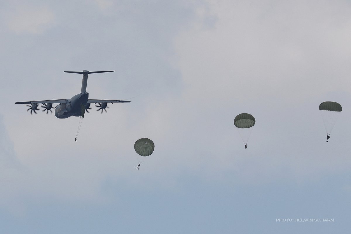 ScharnHelwin's tweet image. Gestern wieder Badetag in der #Eckernförde|r Bucht #Marine #A400M #KSM