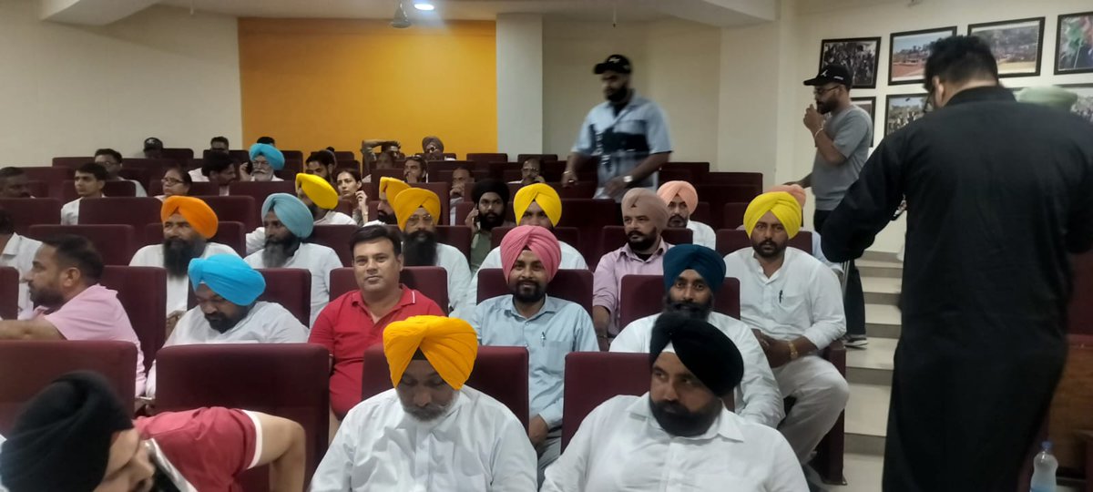 Kirpalsmajithia's tweet image. #ਲੁਧਿਆਣਾ ਮੀਟਿੰਗ ਲਈ ਰਵਾਨਾ ਹੁੰਦੇ ਹੋਏ ਸਾਥੀਆਂ ਨਾਲ #KirpalSingh @ArvindKejriwal @BhagwantMann @msisodia @AAPDelhi @AapKaGopalRai @AAPPunjab @ipathak25