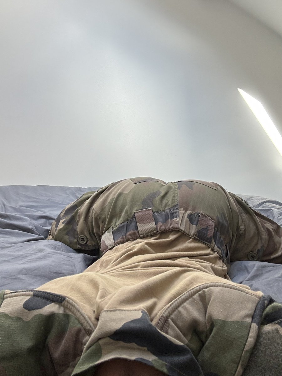 Je suis super chaud ! 🪖

Tu voudrais ma queue ou mon cul ? 😈