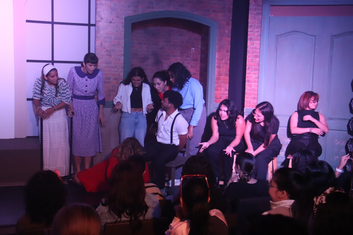 USMApanama's tweet image. 🎭 ¡Una jornada llena de arte y emociones en el tercer día del Festival de Teatro Universitario USMA 2025!
Hoy vivimos una jornada llena de emoción y talento con la presentación de la Universidad Latina de Panamá, que nos cautivó con la obra "No cortes el hilo rojo".
👏…