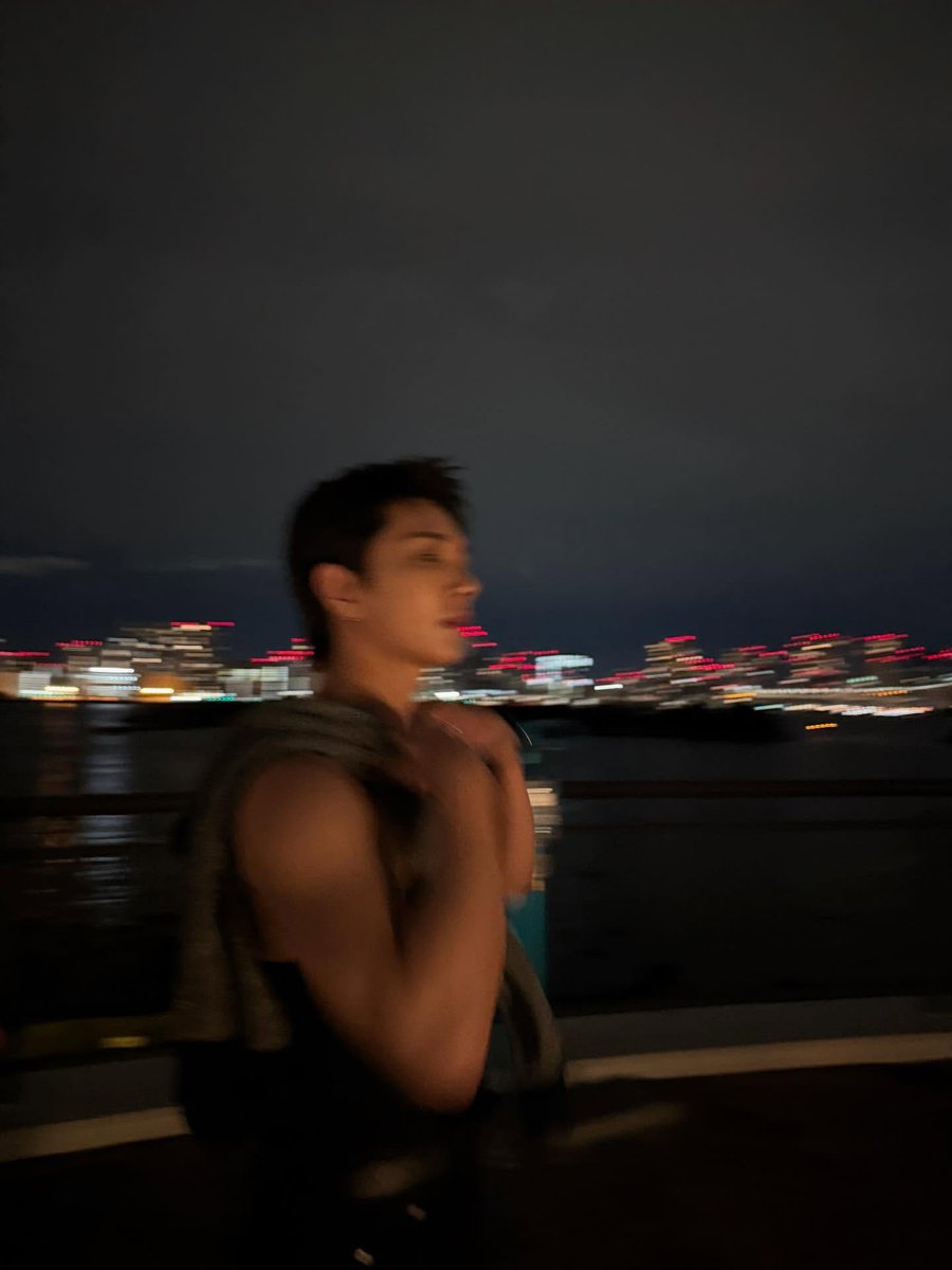 라이 tweet media