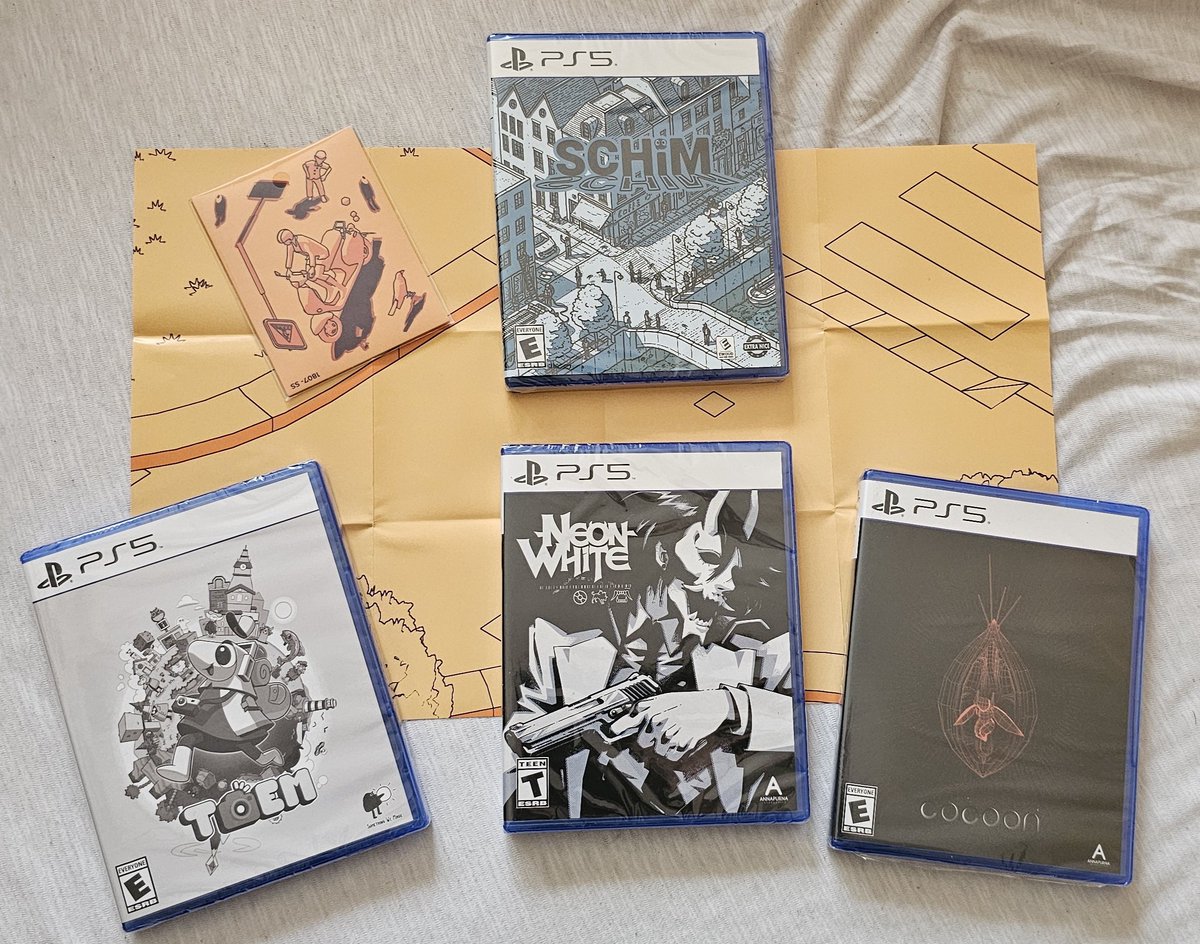 Demiutku's tweet image. my @iam8bit mystery vynil and PS5 box arrived and HOLY !!!! It's such a good box 😭🙏🏻
I finished TOEM almost 3 years ago and I'm glad to add both it's music and physical version to my collection now 🥳 and all the other games are all stuff I wanted to try out 🥹 #PhysicalForever