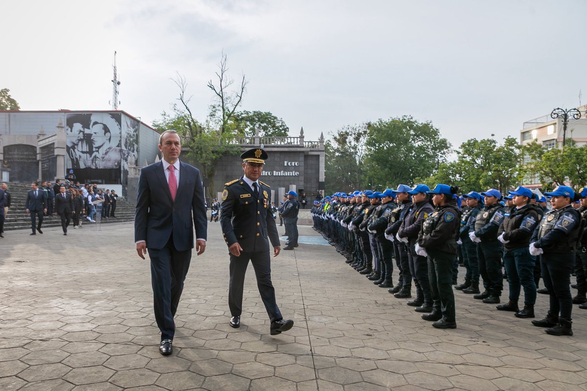 carlosorvananos's tweet photo. Esta mañana encabecé el Pase de Lista y Revista de la Policía de Cuajimalpa, un acto con profundo sentido de respeto y reconocimiento para quienes todos los días arriesgan su vida por nuestra seguridad.

Seguimos impulsando la capacitación constante, el respeto a los derechos humanos y la atención cercana a la ciudadanía. Porque cada familia de Cuajimalpa merece vivir con tranquilidad.

Gracias por su servicio, su compromiso y por portar con honor el uniforme. ¡Aquí seguimos firmes!

#CuajimalpaSegura
#ACuajimalpaLaCuidamosTodos
