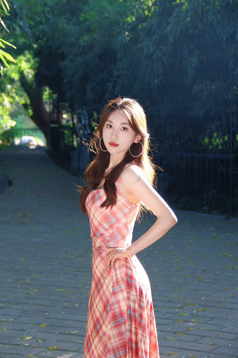 LLLu555's tweet photo. 会叫且喜欢吃鸡巴的毕业反差女大 https://t.co/BFxWklhQ34