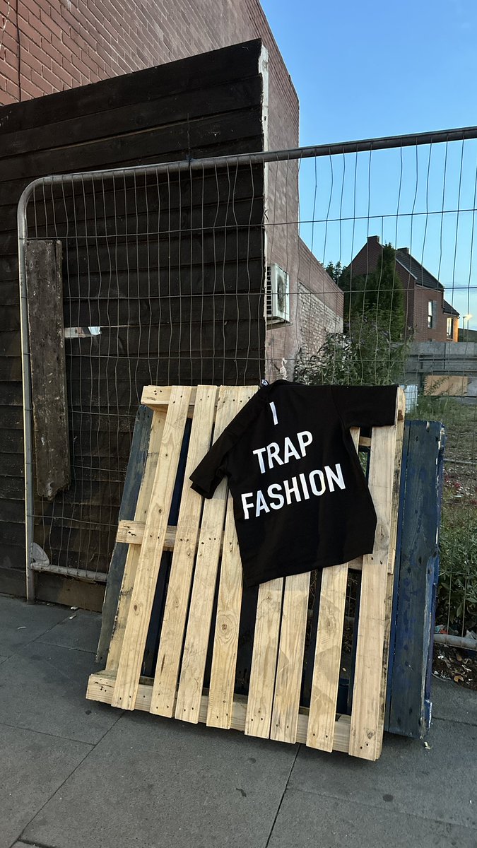 Guiltyera_'s tweet photo. I keep seeing this top everywhere https://t.co/SC9JJrRyJu