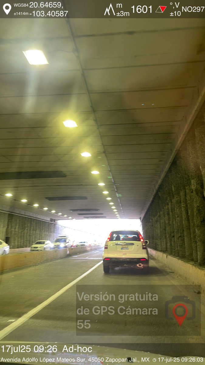 hidroilogico's tweet image. La imagen se cuenta sola, CONTRAFLUJO LÓPEZ MATEOS … pésima decisión en vez de CARRIL EXCLUSIVO TRANSPORTE PÚBLICO + CICLOVIA @JaliscoVial @negrosoto @MovilidadZap @GdlMovilidad