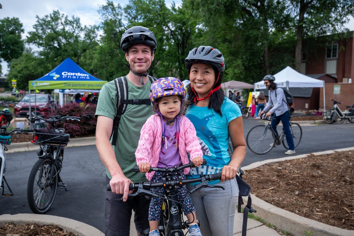 BTransportC's tweet image. #Tbt to #BikeToWorkDay last month. 🚴 We had a record number of visitors to our breakfast super station at the @BoulderChamber—over 900 riders! Thank you to everyone who left their car at home to join the fun. 👏 @drcogorg