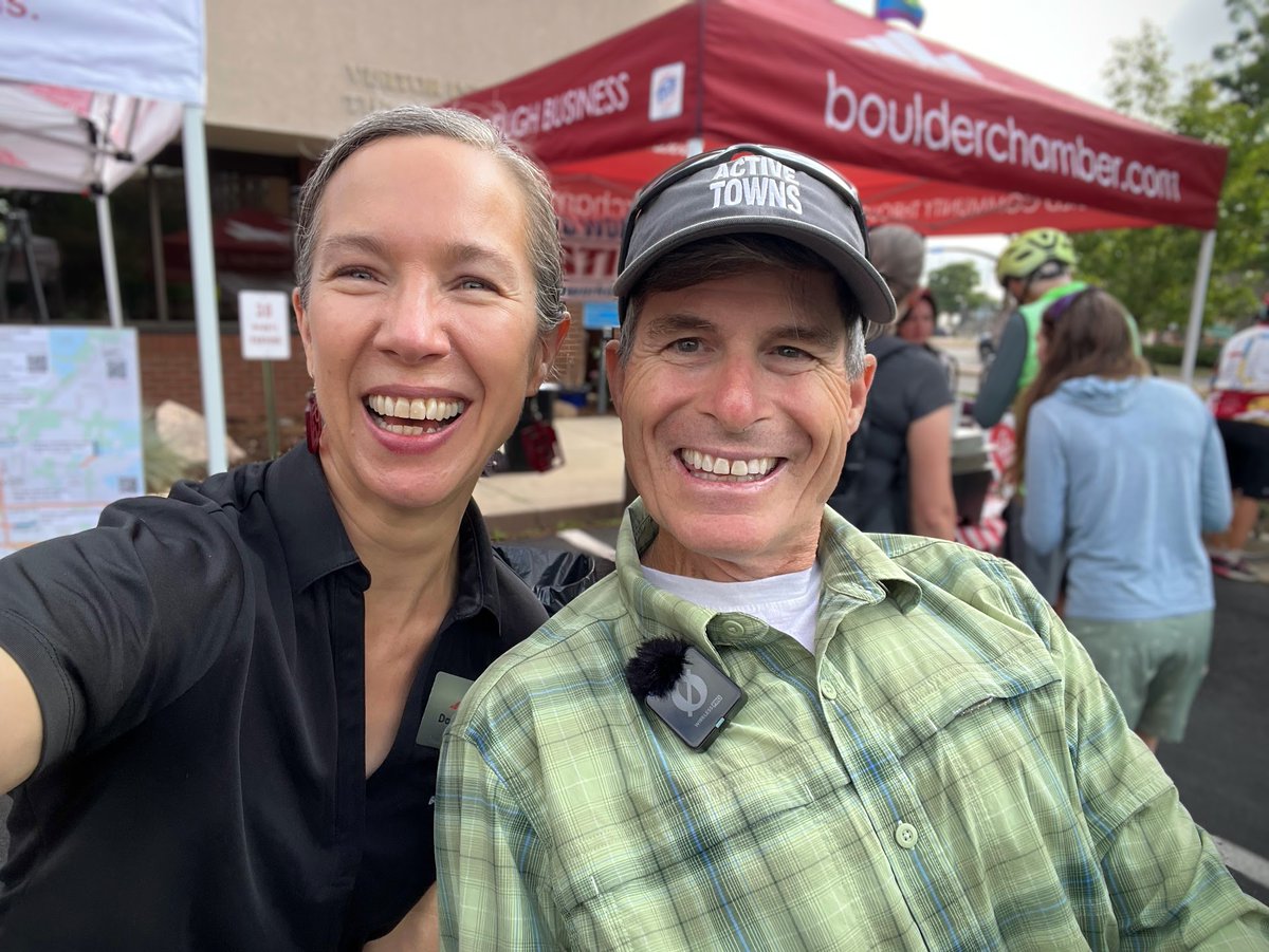 BTransportC's tweet image. #Tbt to #BikeToWorkDay last month. 🚴 We had a record number of visitors to our breakfast super station at the @BoulderChamber—over 900 riders! Thank you to everyone who left their car at home to join the fun. 👏 @drcogorg