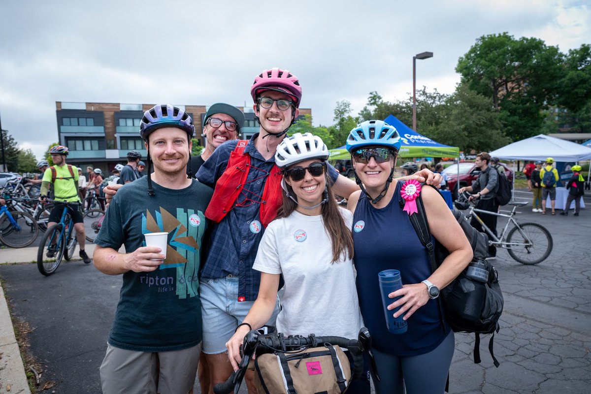 BTransportC's tweet image. #Tbt to #BikeToWorkDay last month. 🚴 We had a record number of visitors to our breakfast super station at the @BoulderChamber—over 900 riders! Thank you to everyone who left their car at home to join the fun. 👏 @drcogorg